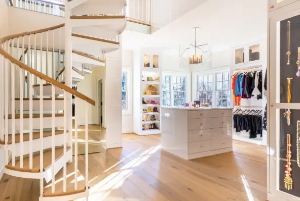 Turning Clutter Into Order With Integrated Closet and Garage Solutions